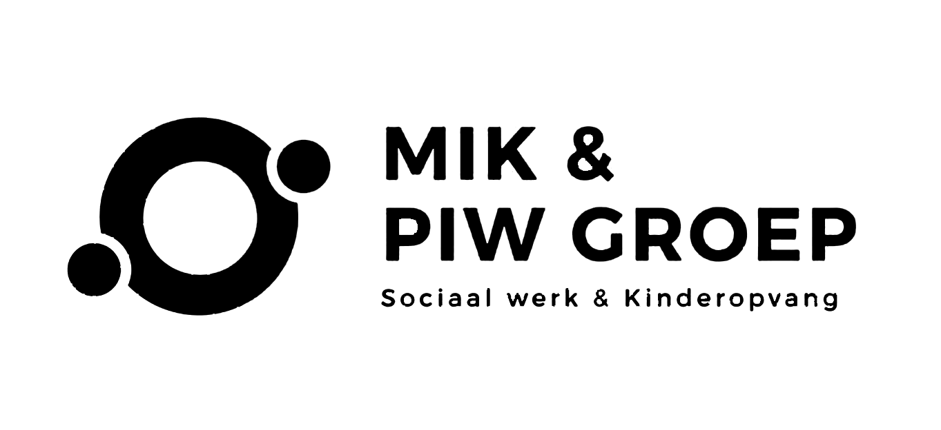 MIK & PIW Groep Logo mit rundem Symbol und dem Slogan „Sociaal werk & Kinderopvang“.